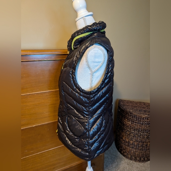 Halifax Traders Black Down Filled PUFFER Vest Green Accents SZ L - Picture 4 of 10